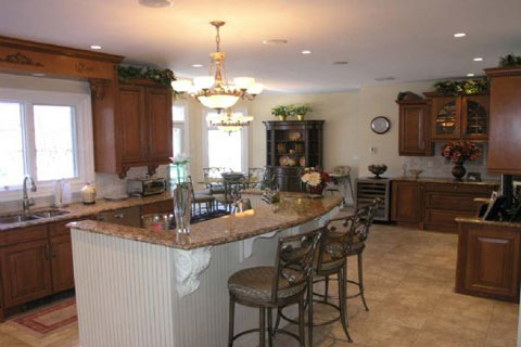 Huge gourmet kitchen with world class appliances for the discerning chef...